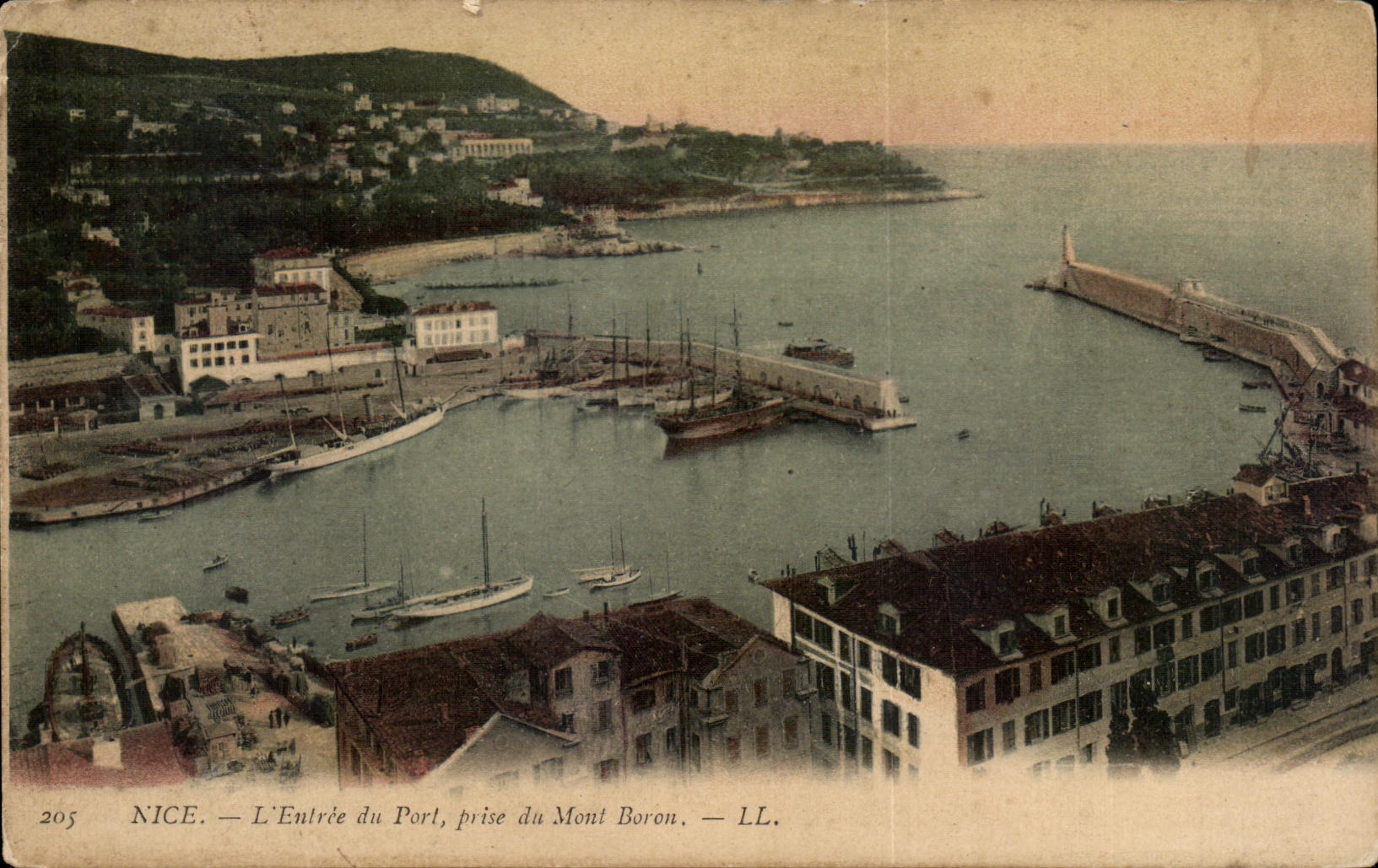 Entrada de CPA Cannes del puerto tomado de los barcos del boro del montaje