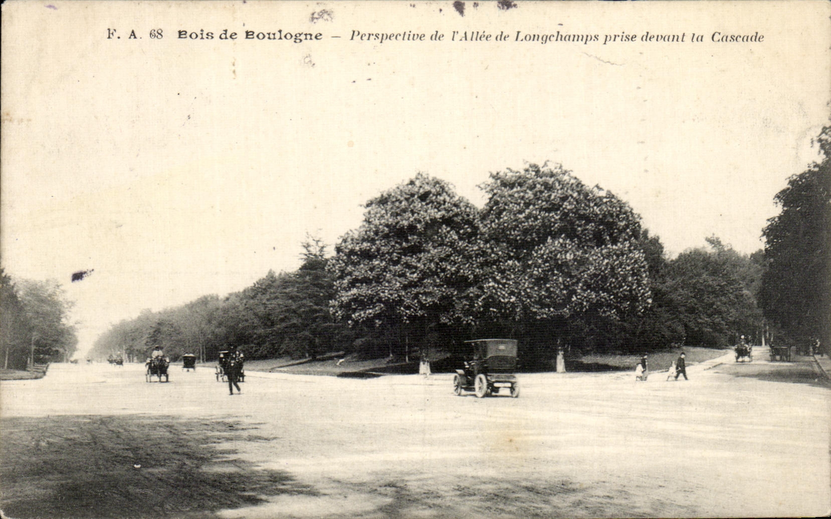CPA Wood of Boulogne View of gone of Longchamp taken in front of the cascade