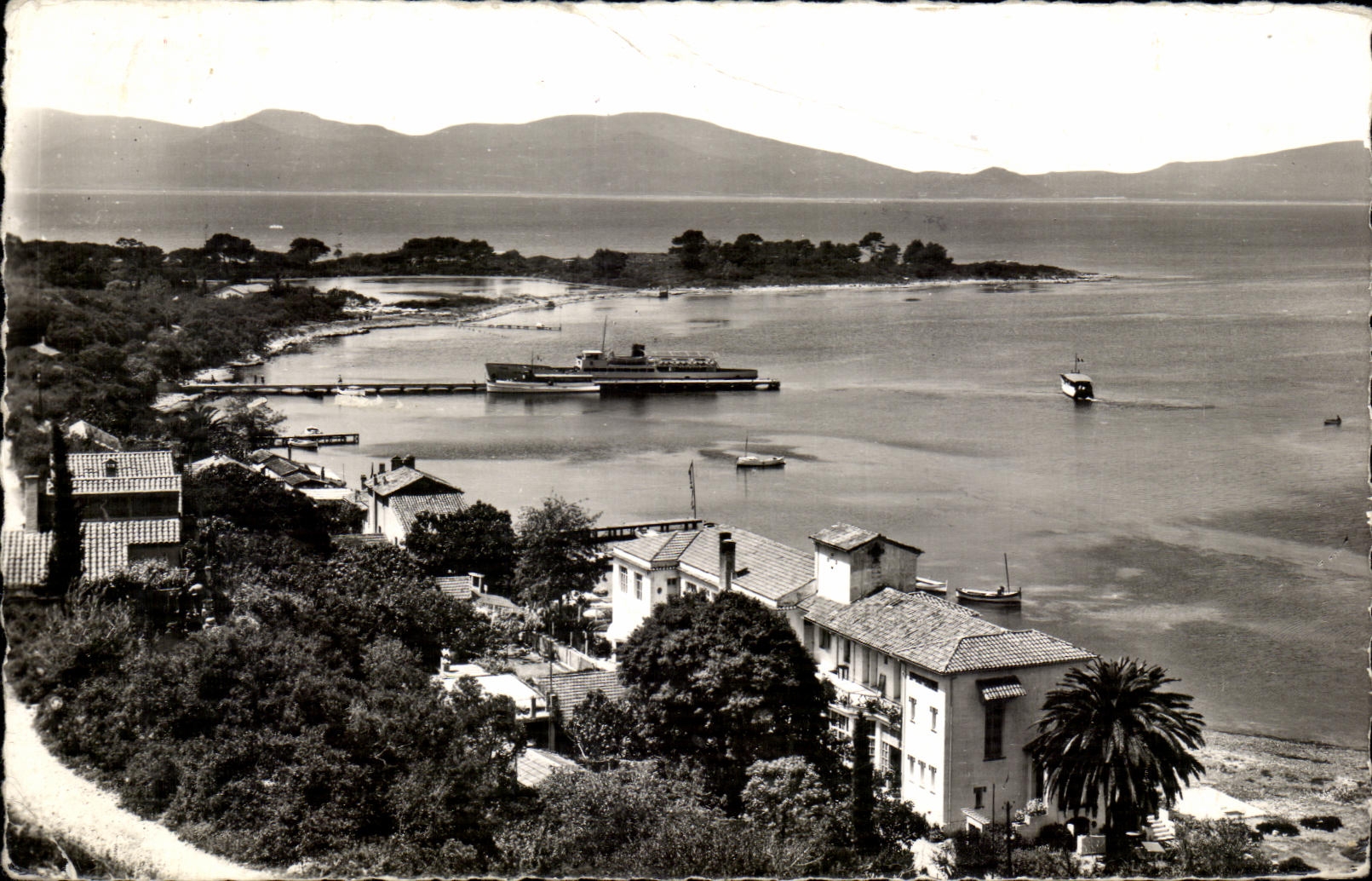 CPA Island Marguerite (Cannes) View of Bay