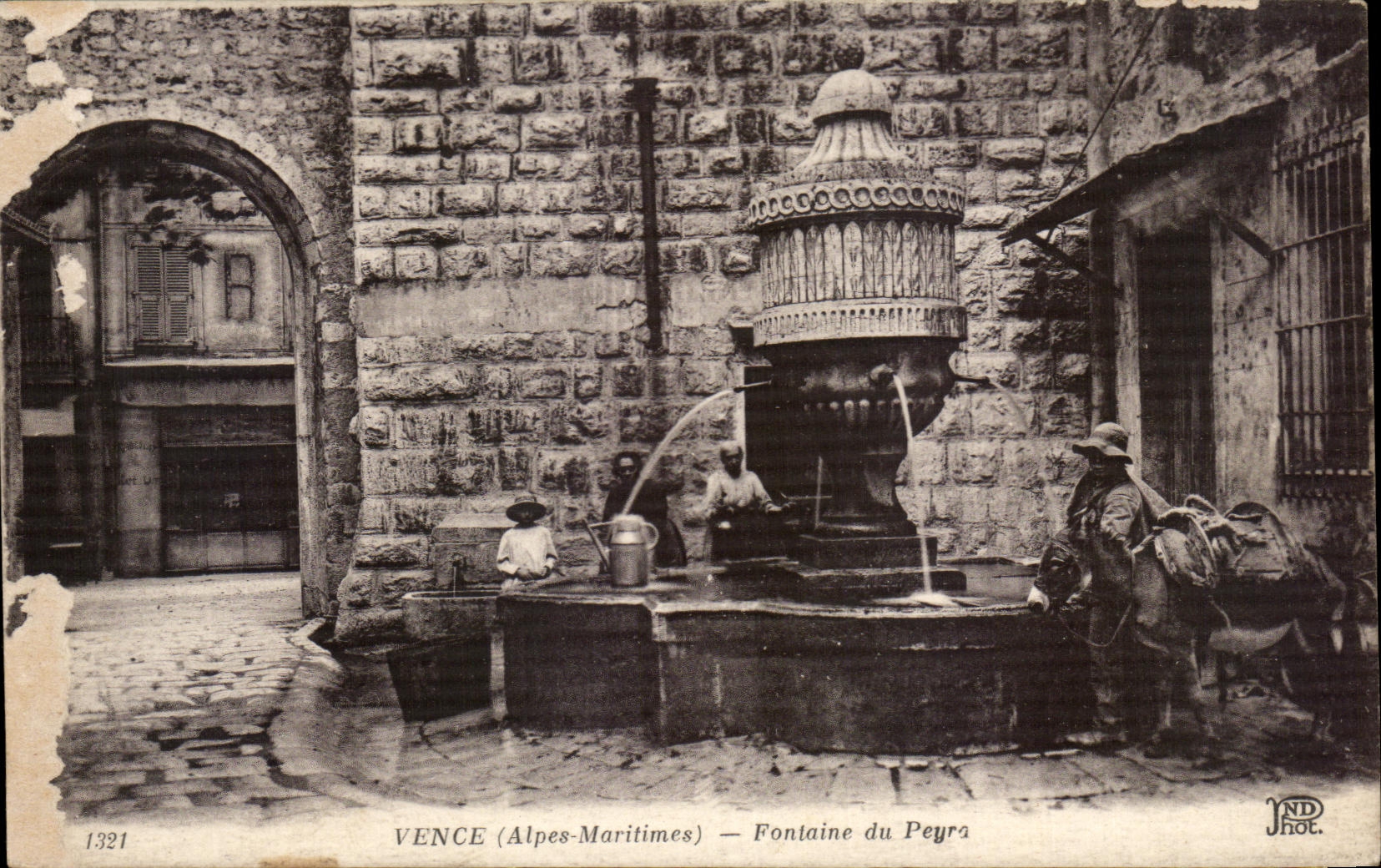 CPA Vence (Alpes Maritimes) Fontaine du Peyre Enfants Ane Donkey