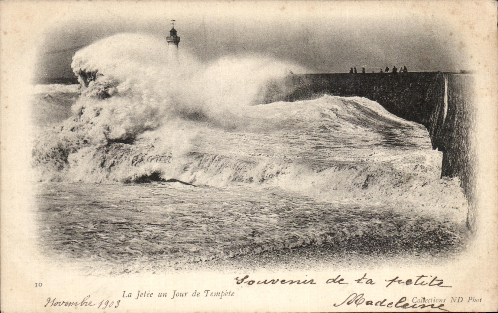 CPA Le Havre the Pier one Day of Storm Lighthouse
