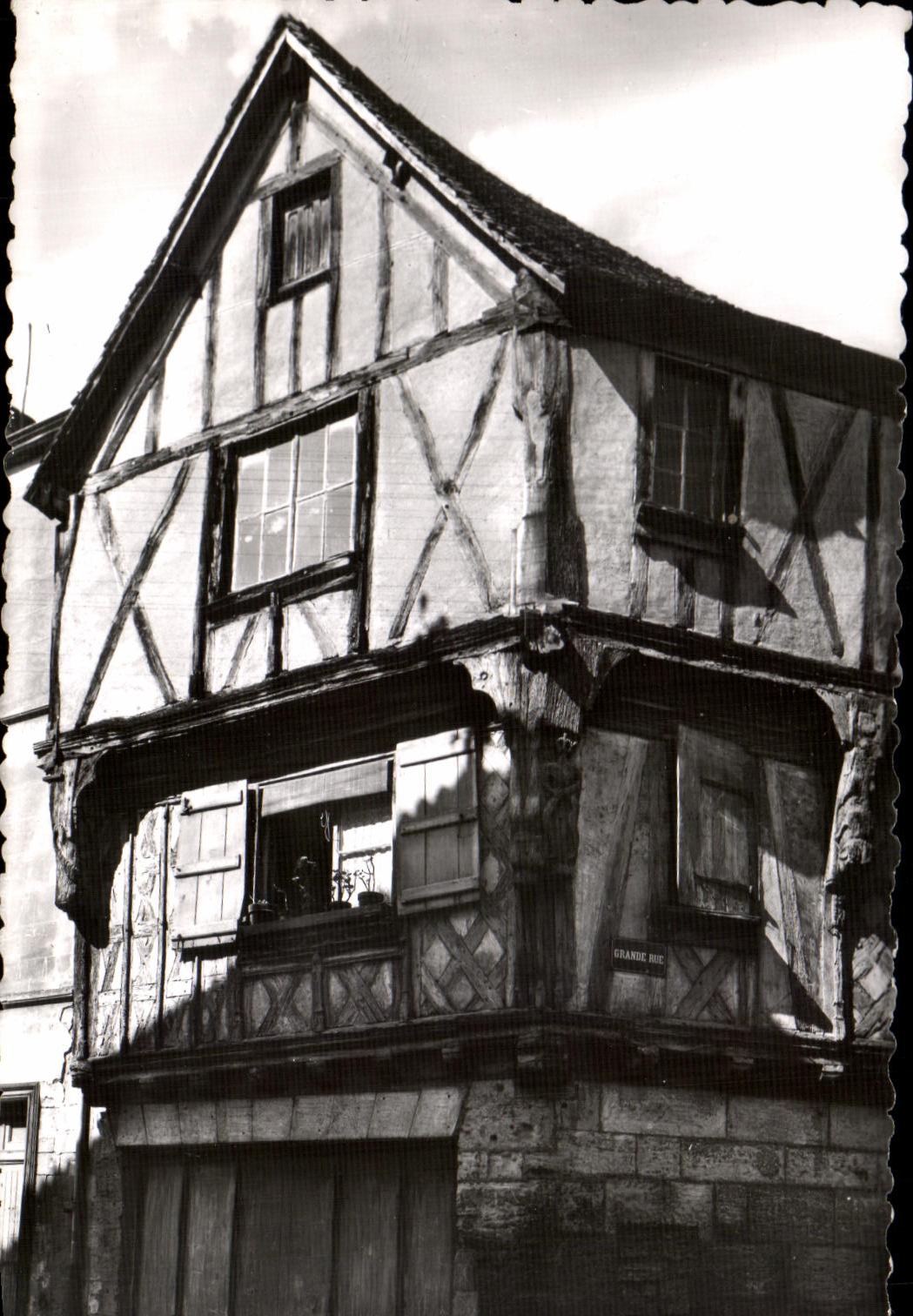 CPA Cognac Old woman house of 16th