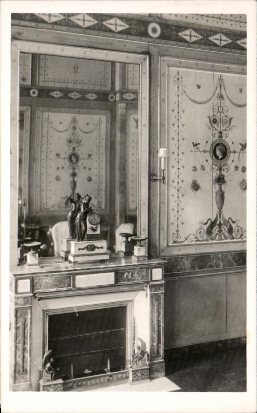 CPSM Paris Hotel Bourrienne Detail a Panel of the Room