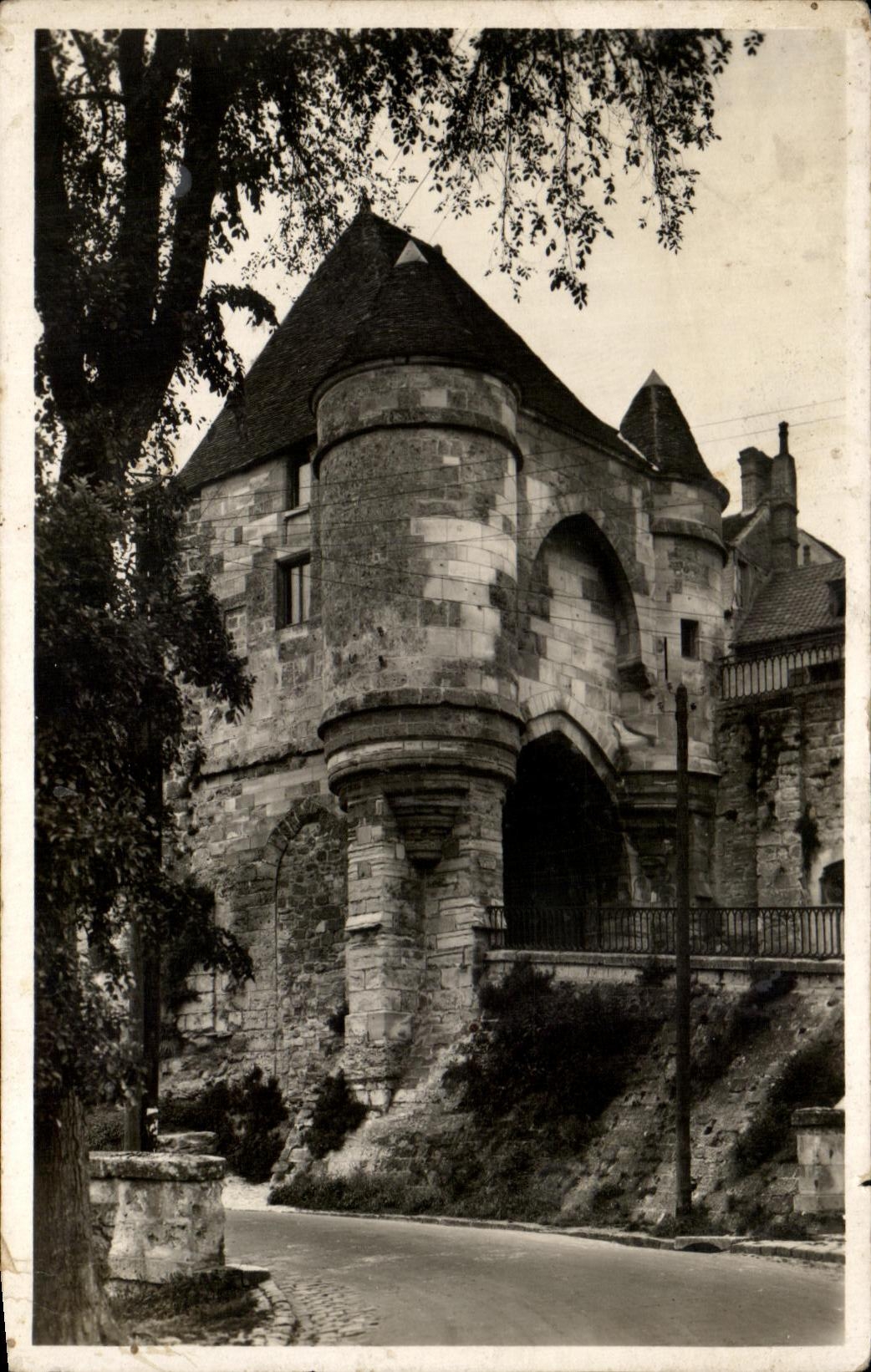 CPA Laon Pittoresque La Porte d Ardon