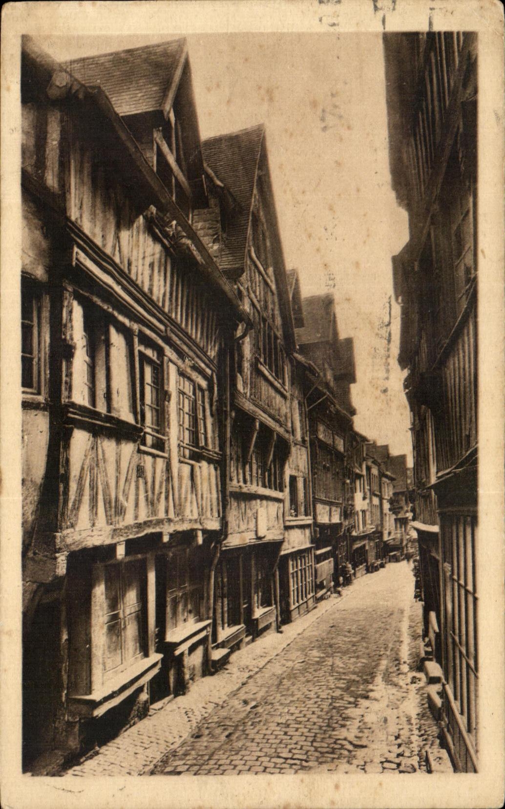 CPA Lisieux La Cathedrale et la Place Thiers