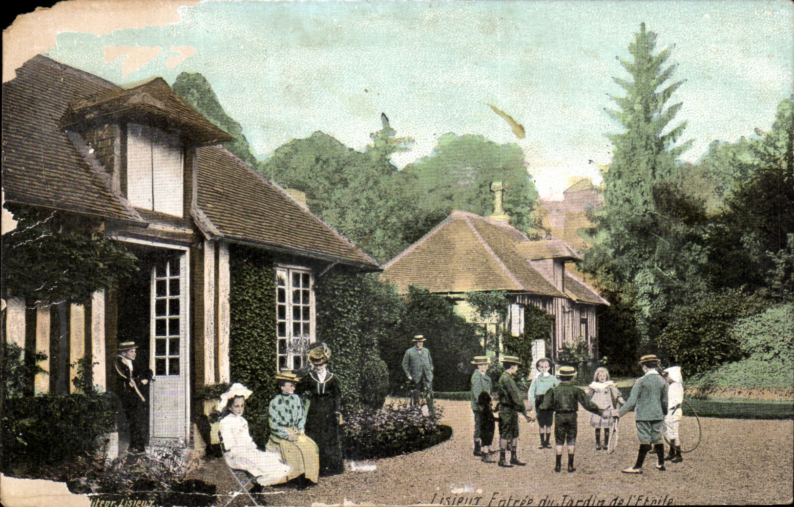 CPA Lisieux Entree du jardin de l etoile Enfants 