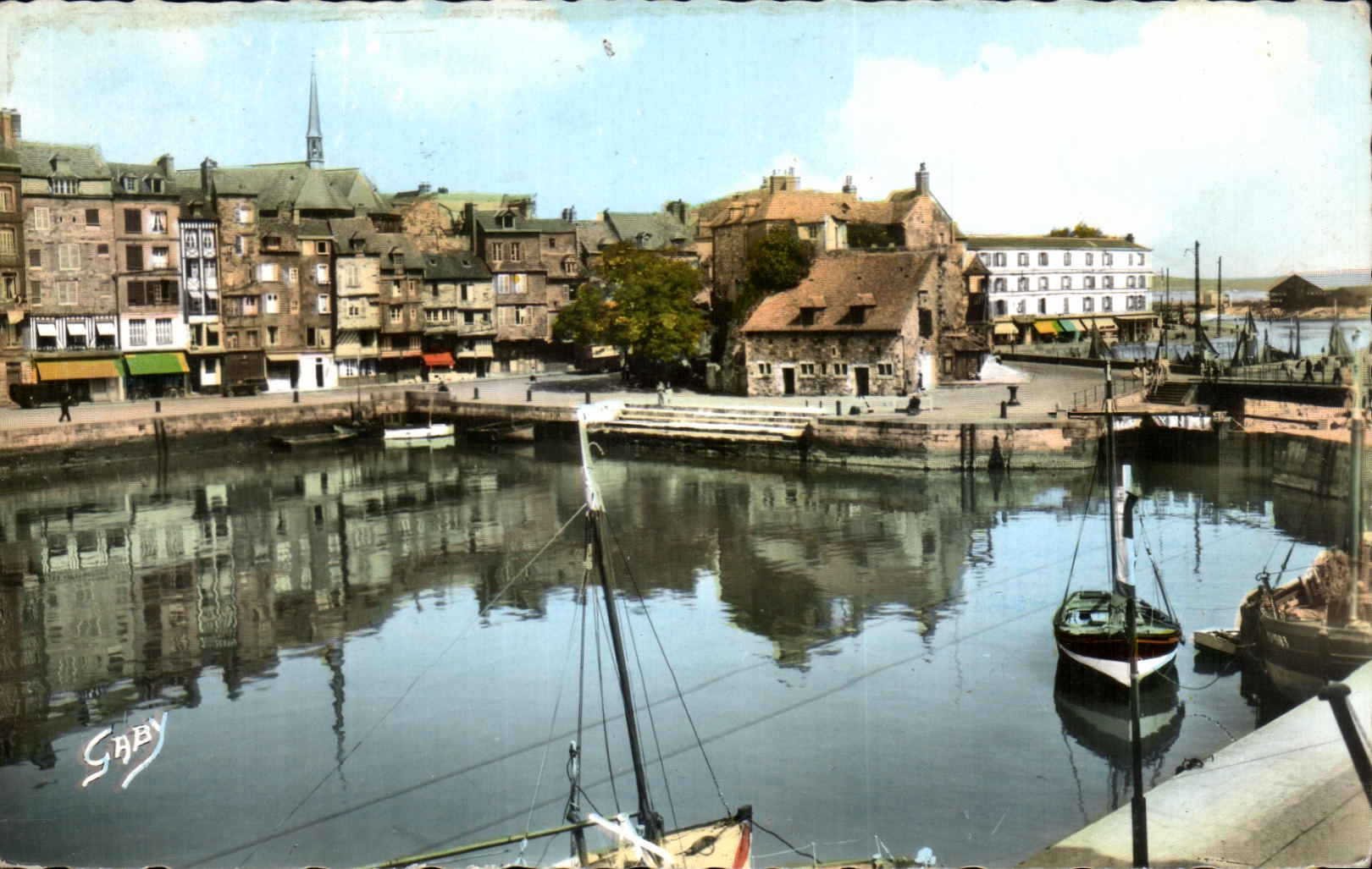 CPA Honfleur (Calvodes) Le Vieux Bassin et la Lieutenance