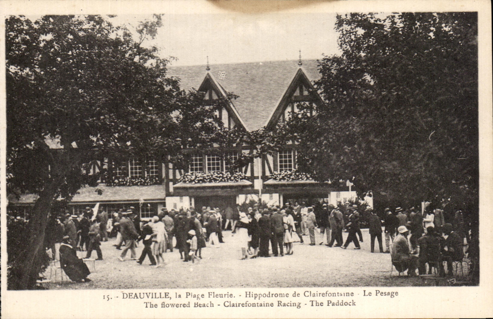 CPA Deauville the Flowered Beach Hippodrome of Clairefontaine Weighing