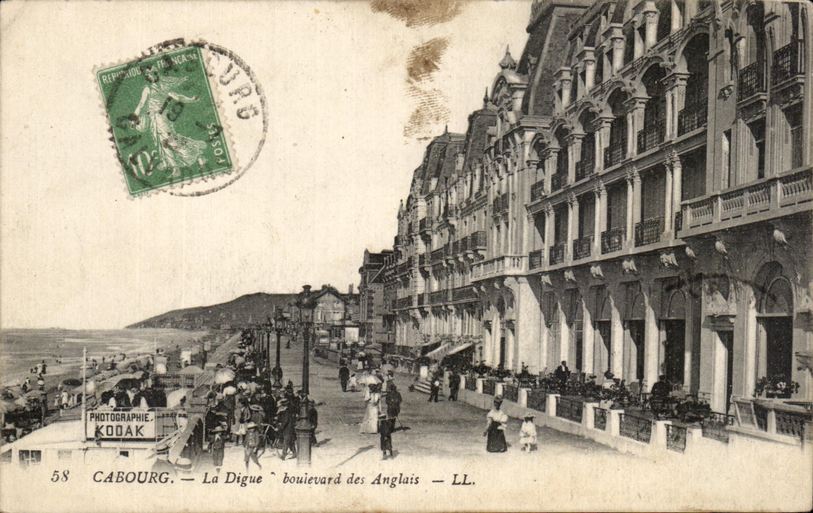 CPA Cabourg La Digue boulevard des Anglais
