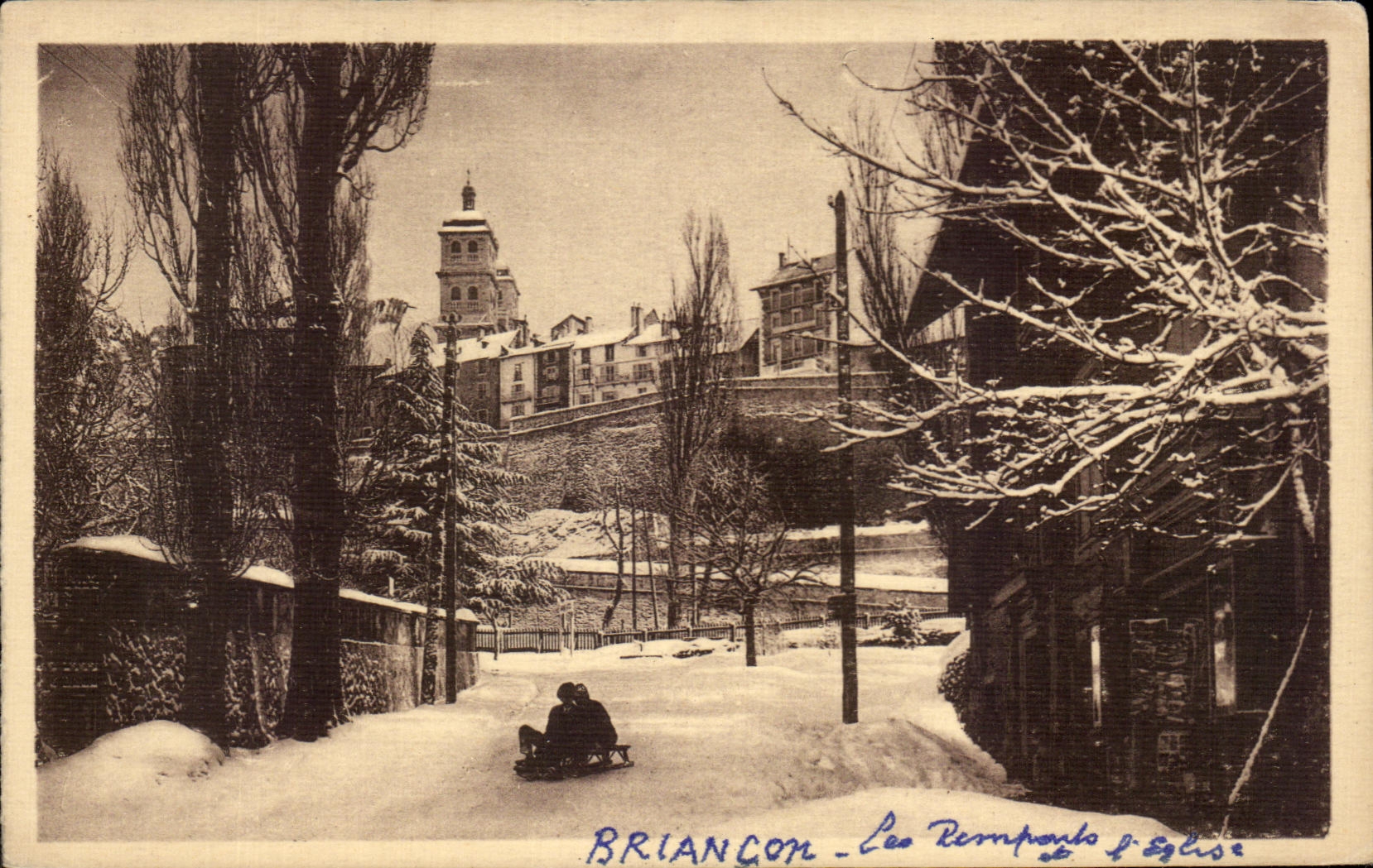 Paredes de CPA Briancon y trineo largo de la iglesia