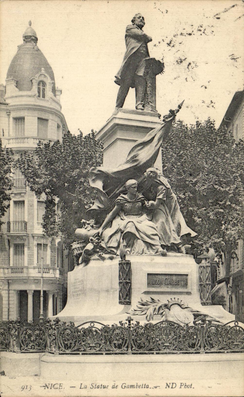 Estatua de CPA Niza de Gambetta