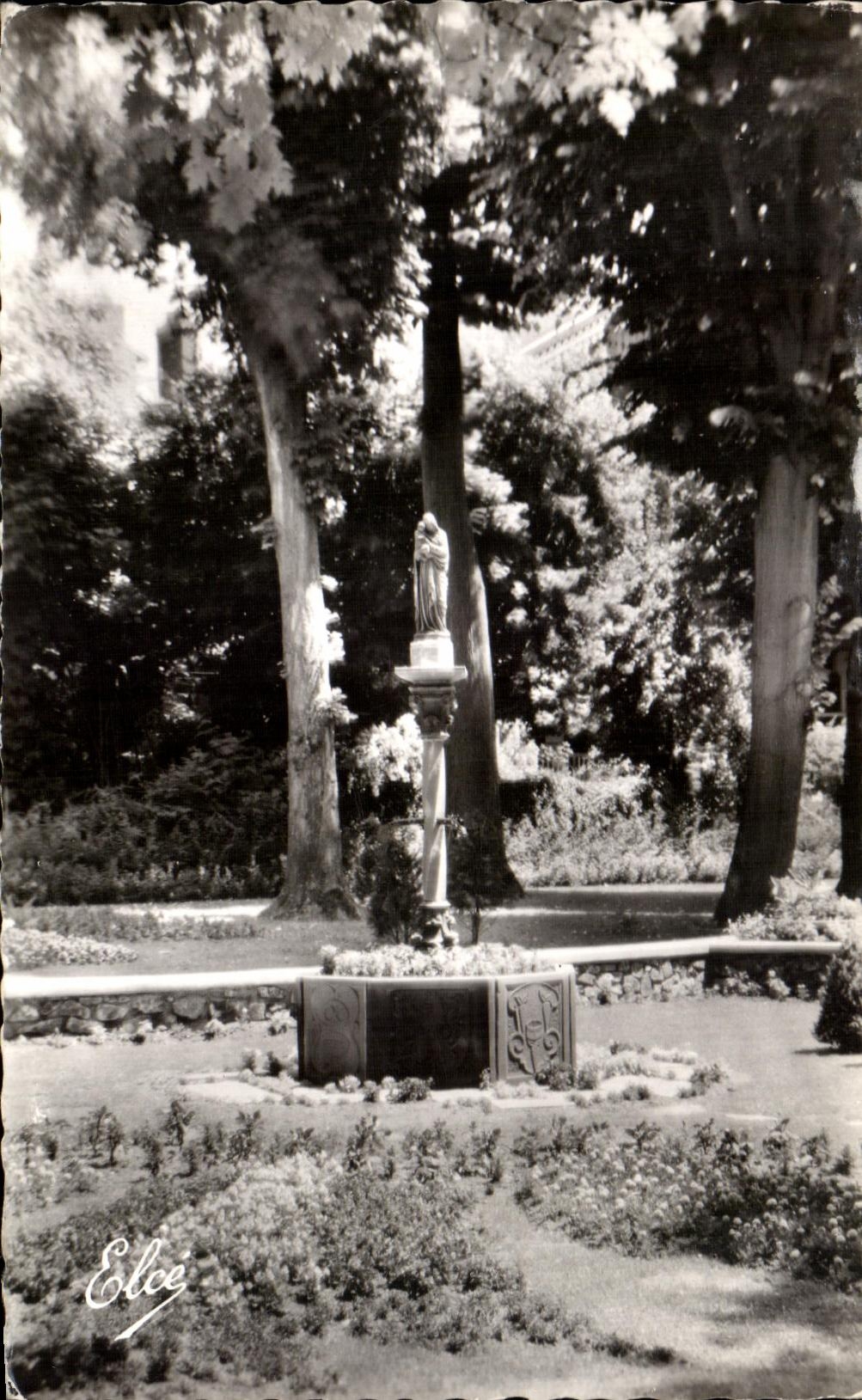 CPA Vichy floral Decoration in the Large Park
