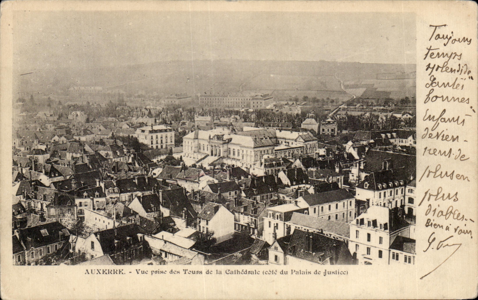 CPA Auxerre Seen from of Tours of the Cathedral of the law courts