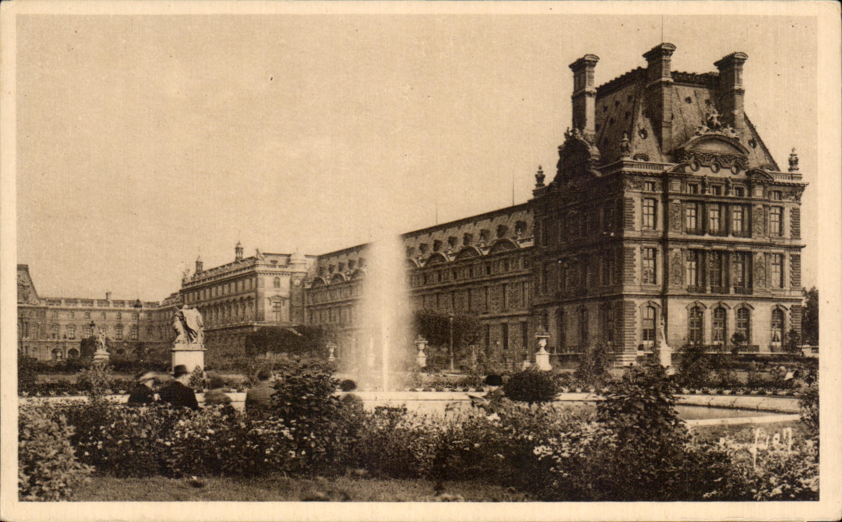 CPA Pavillon de Flore with the Garden of Louvre Tileries