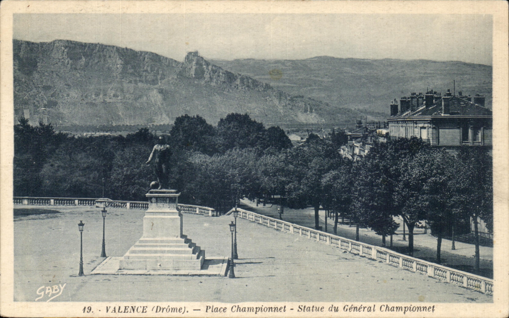 La valencia de CPA coloca la estatua de Championnet de general Championnet