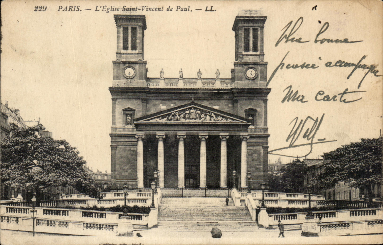 CPA Paris L Eglise Saint Vincent de Paul 