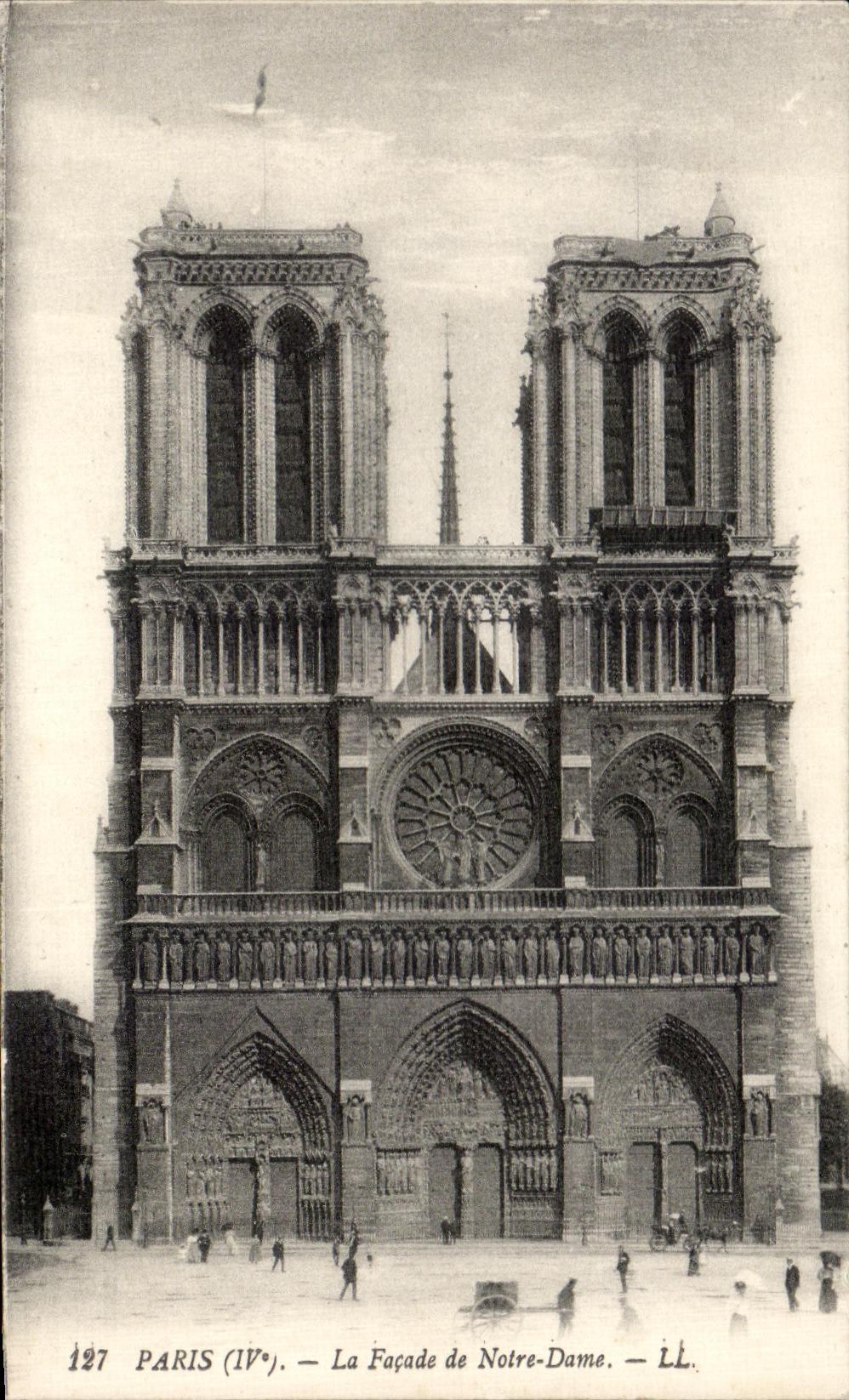 CPA Paris the Frontage of Notre Dame Paris