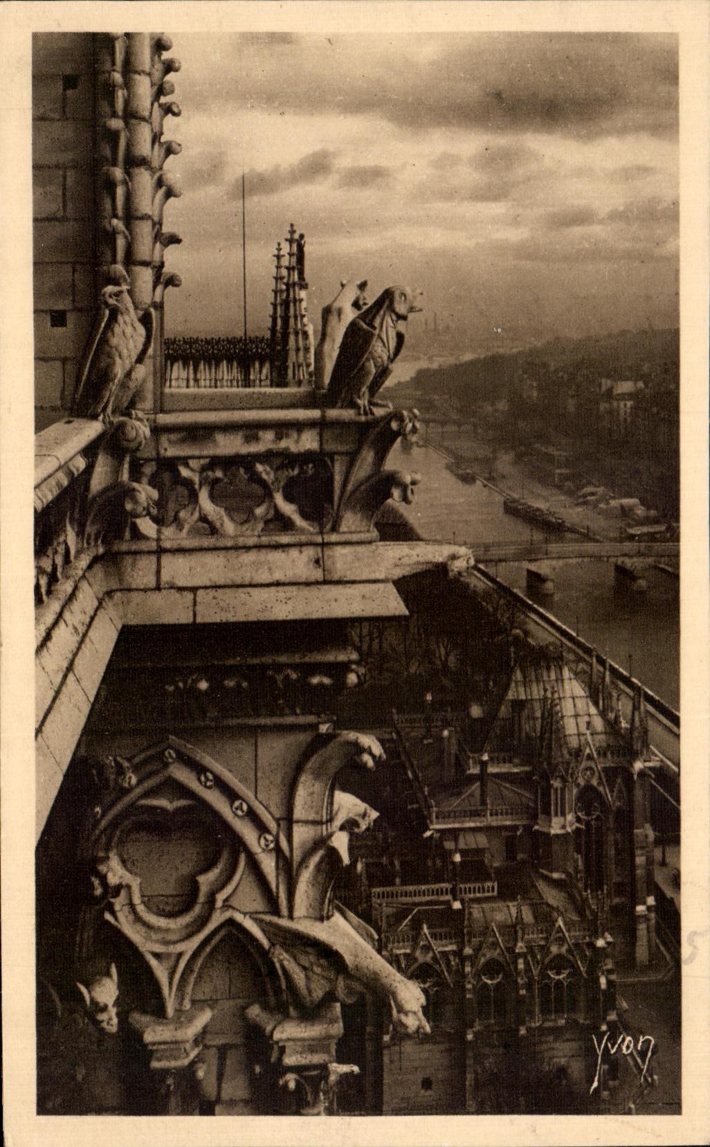 CPA Paris Notre Dame de Paris Detail de la facade Sub