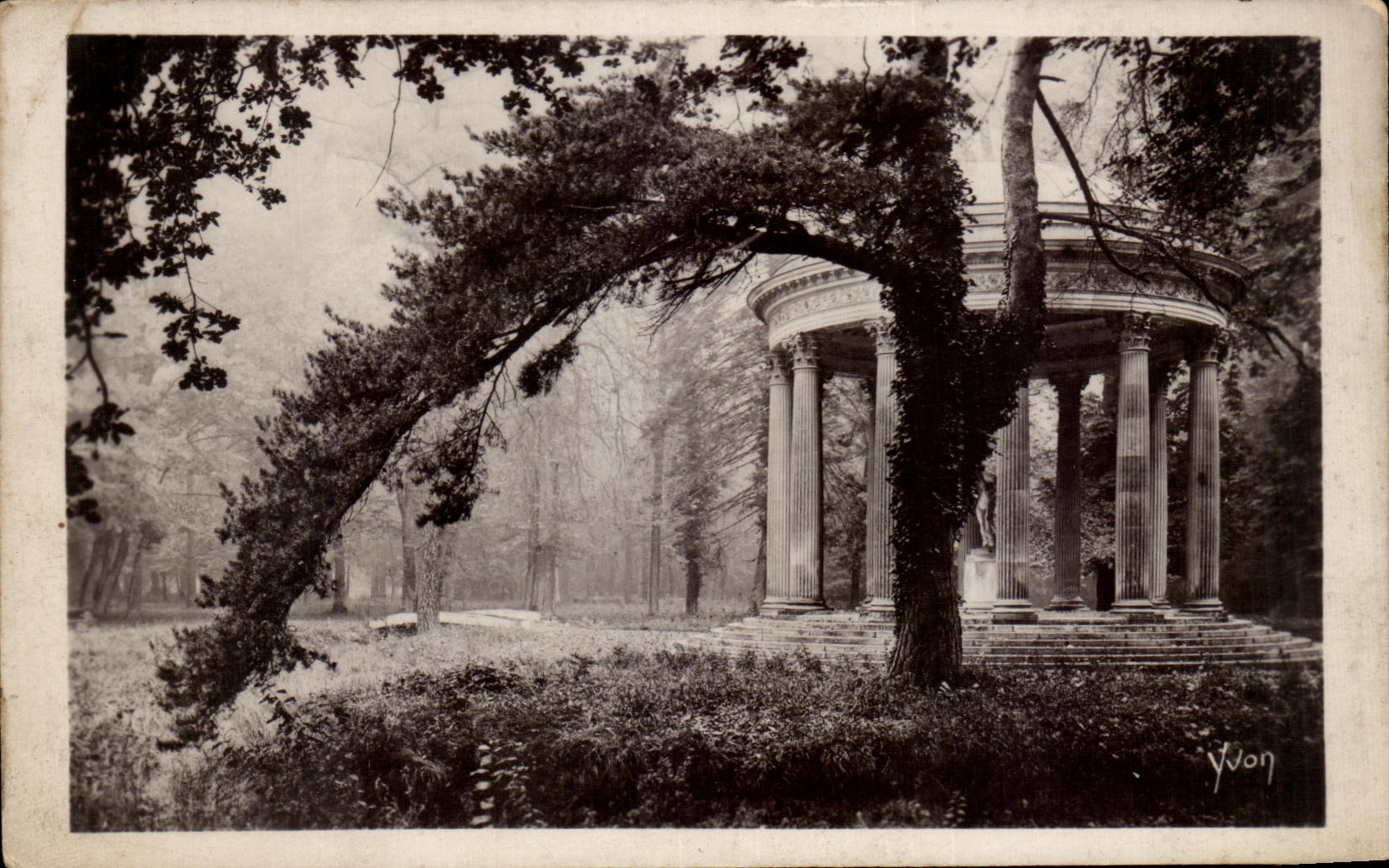 CPA Versailles Petit Trianon Temple de l Armour