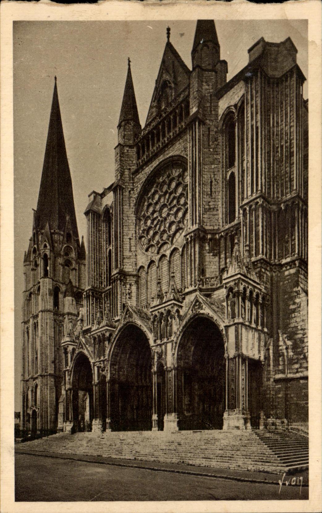 CPA Chartres Le Portail Sud et la Vieille Tour