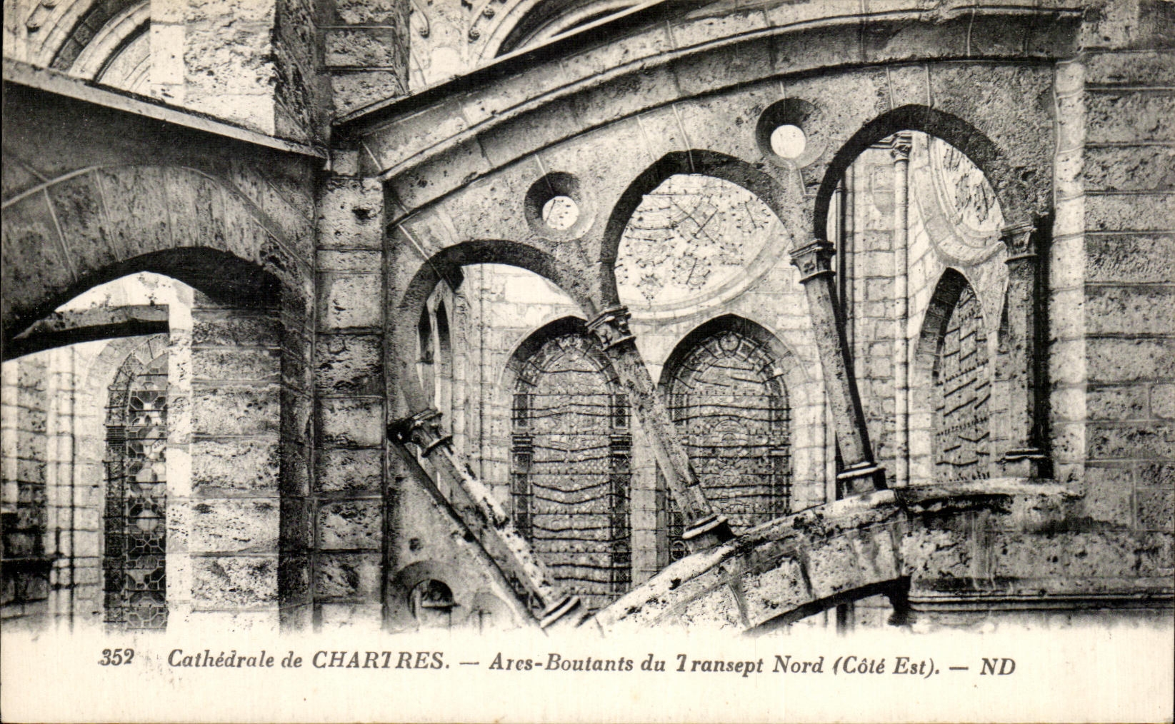 CPA Cathedrale de Chartres Ares Boutants du Transept Nord