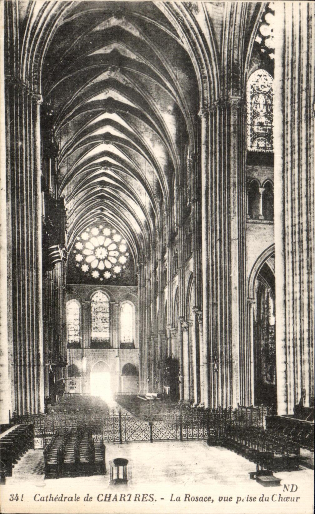 CPA Cathedrale de Chartres La Rosace vue prise du Choeur