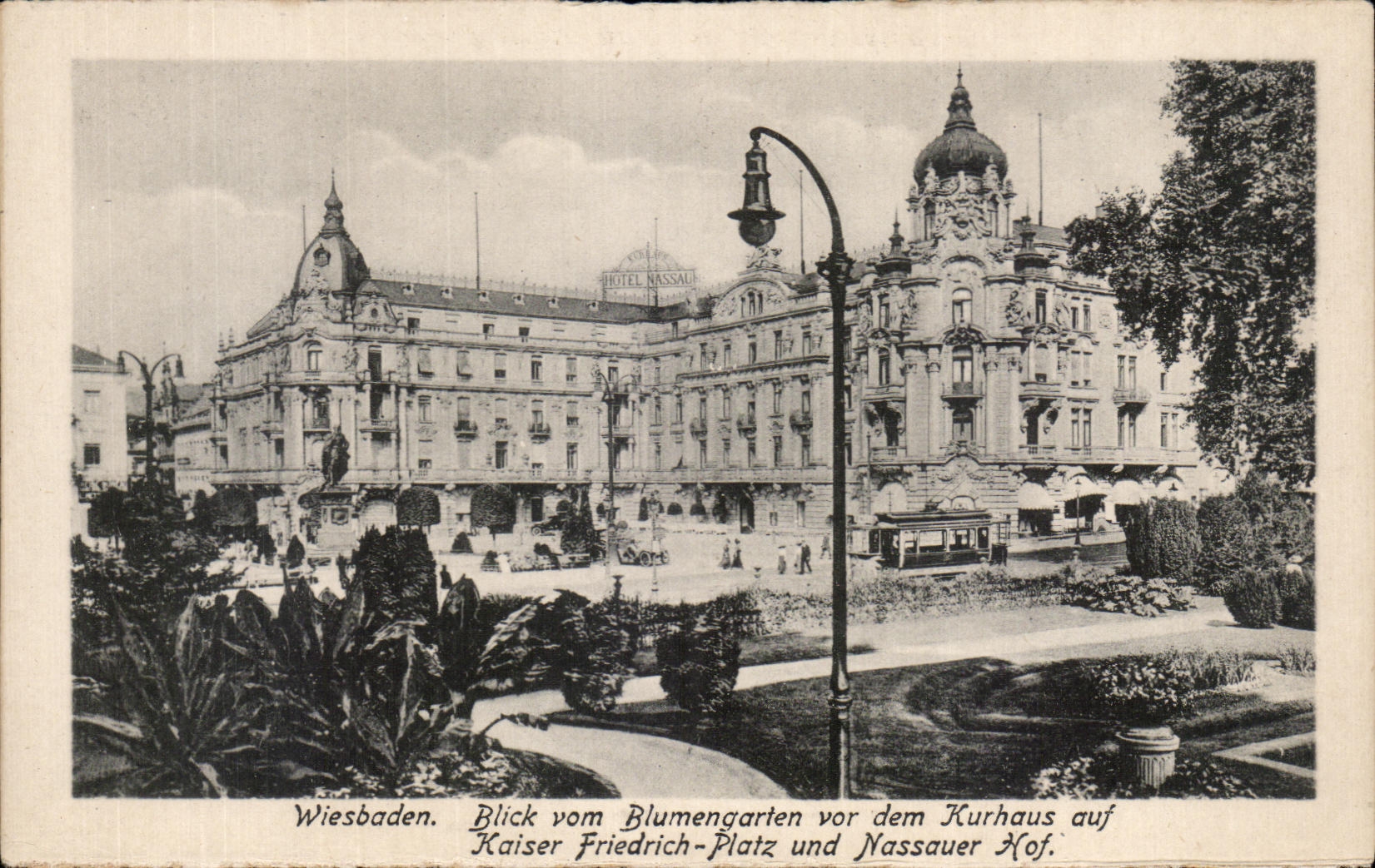CPA Wiesbaden Blick vom Blumengarten VOR dem Kurhaus auf