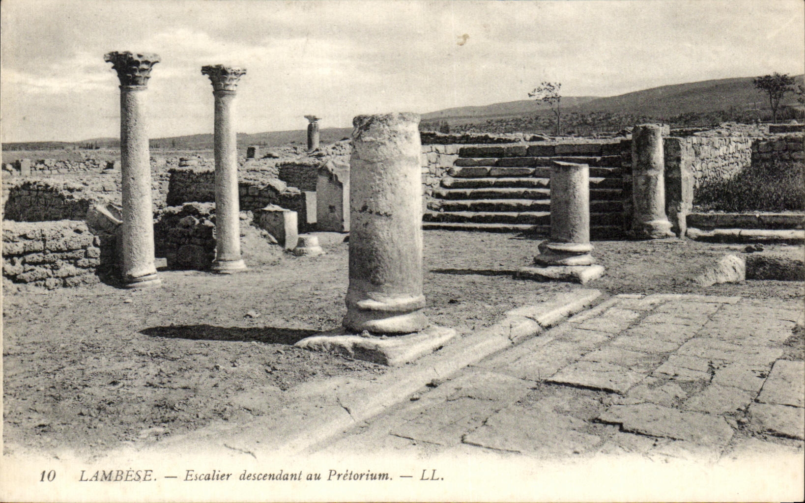 CPA Lambese Escalier descendant au Pretorium