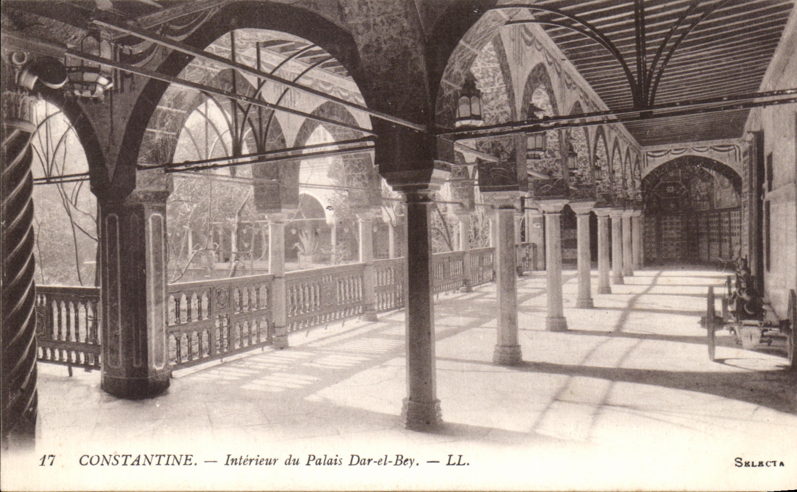 CPA Constantine Interieur du Palais Dar el Bey