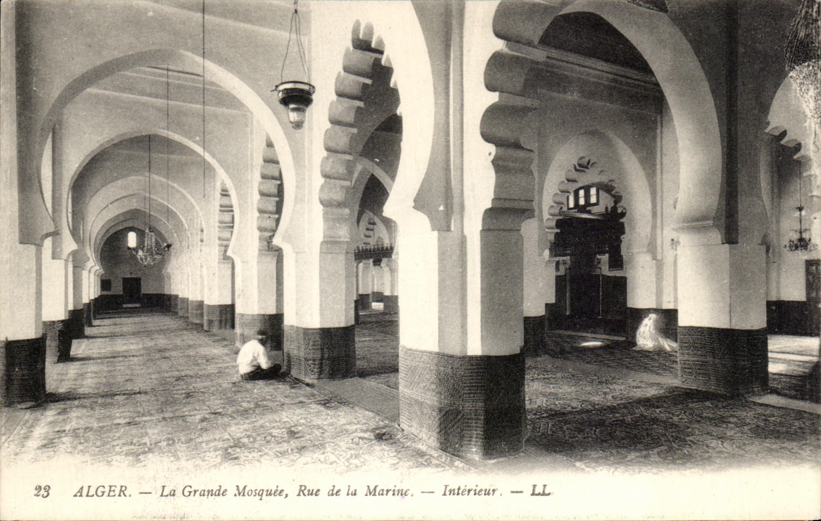 CPA Argel la calle grande de la mezquita del interior marina