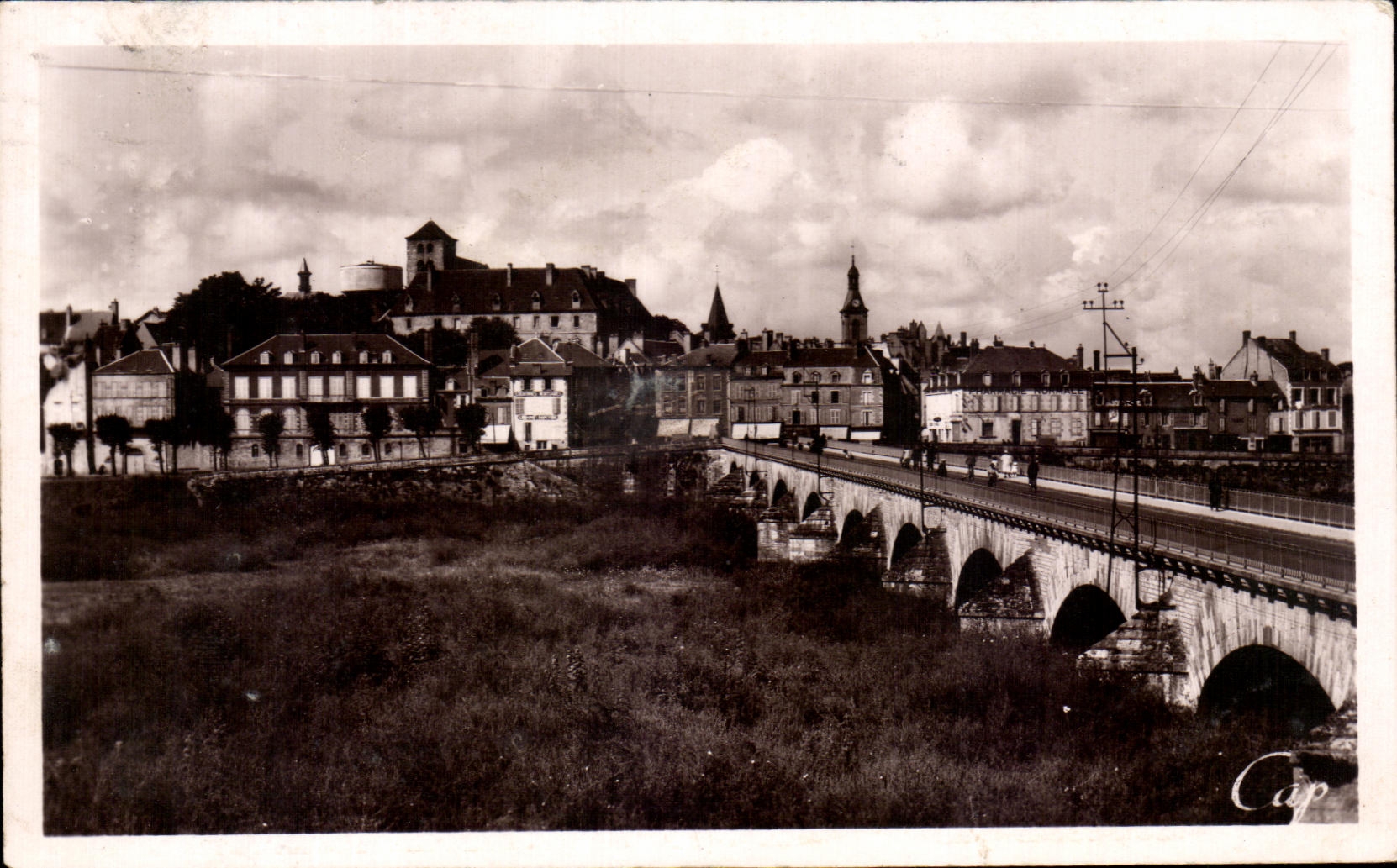 CPA Decize Bridge on the Loire old woman