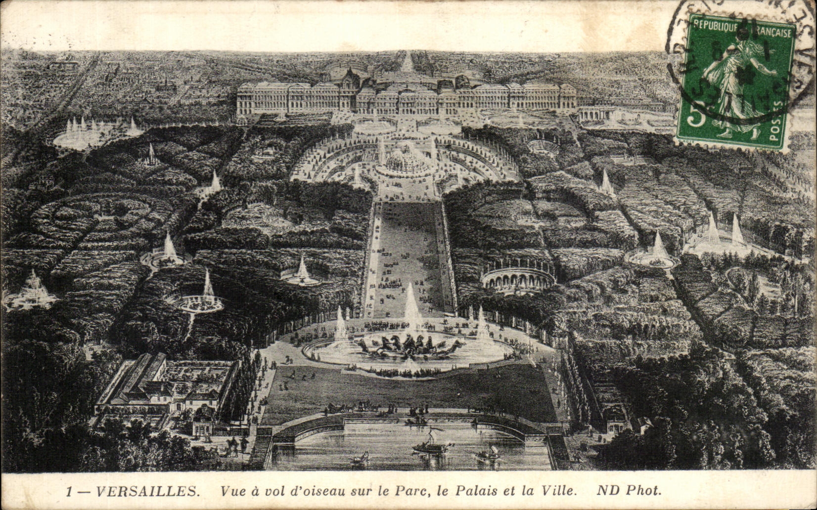 CPA Versailles Vue a vol d oiseau sur le Parc le Palais et la Villes