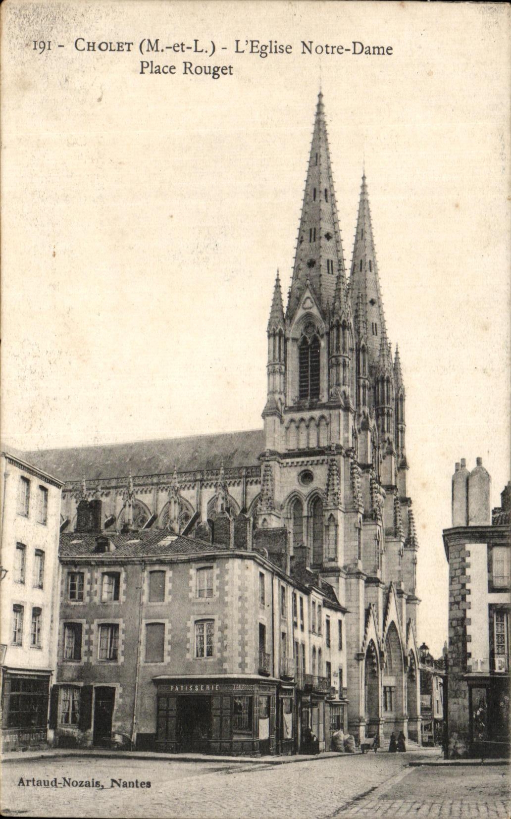 CPA Cholet L Eglise Notre Dame Place Rouget Patisserie