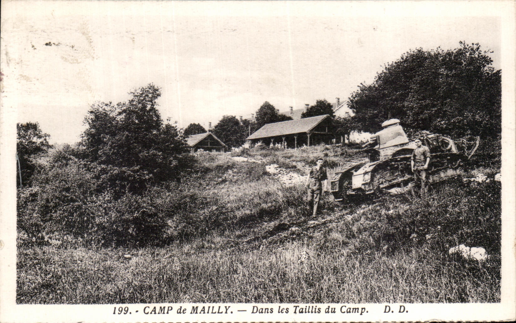 CPA Camp de Mailly Dans les Taillis du Camp Tank Militaria 
