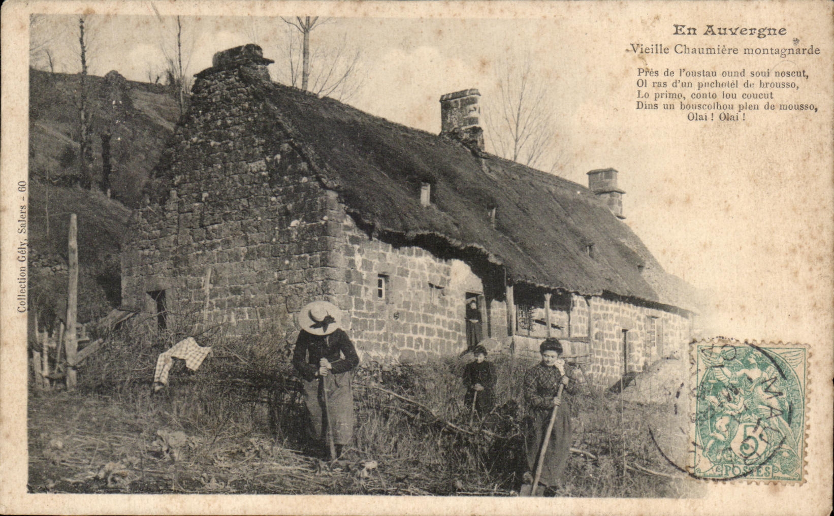 CPA In Auvergne Old Mountain Thatched cottage Folklore Costume