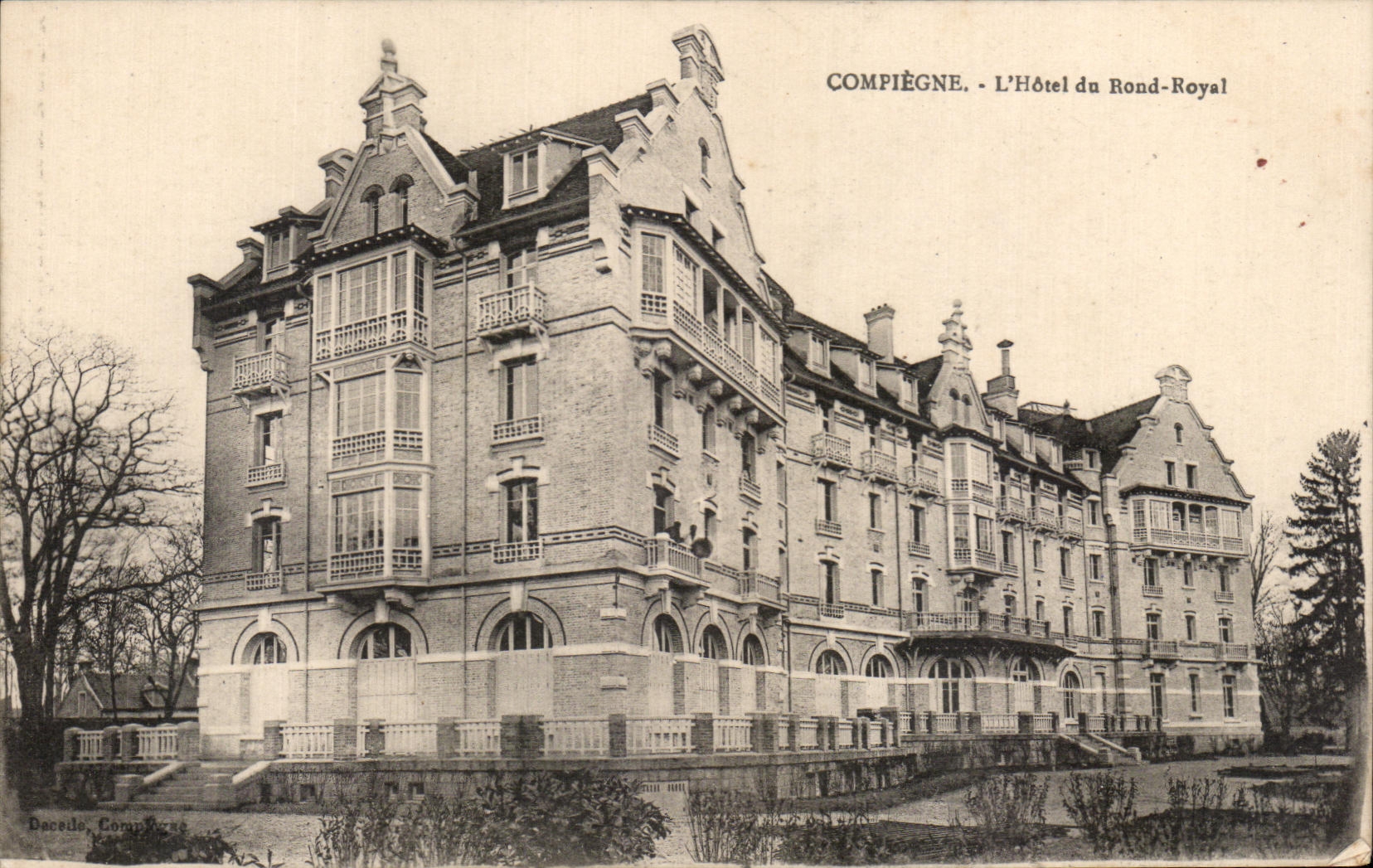CPA Compiegne L Hotel du Rond Royal