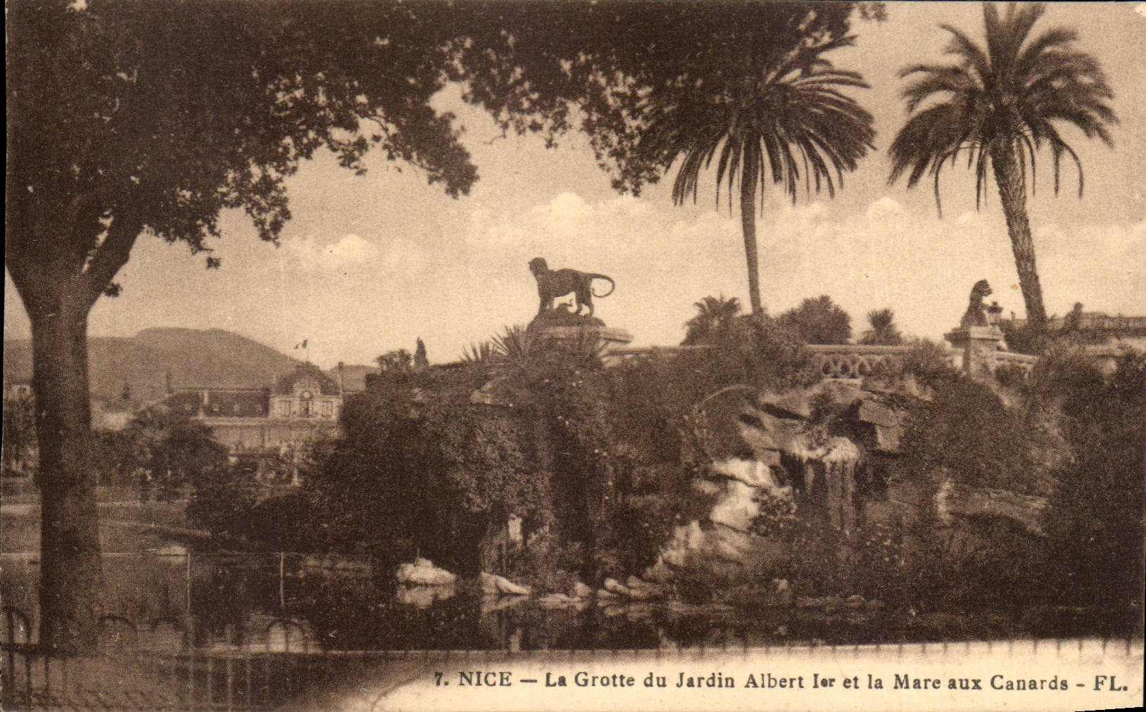 CPA Nice La Grotte du Jardin et la Mare aux Canards