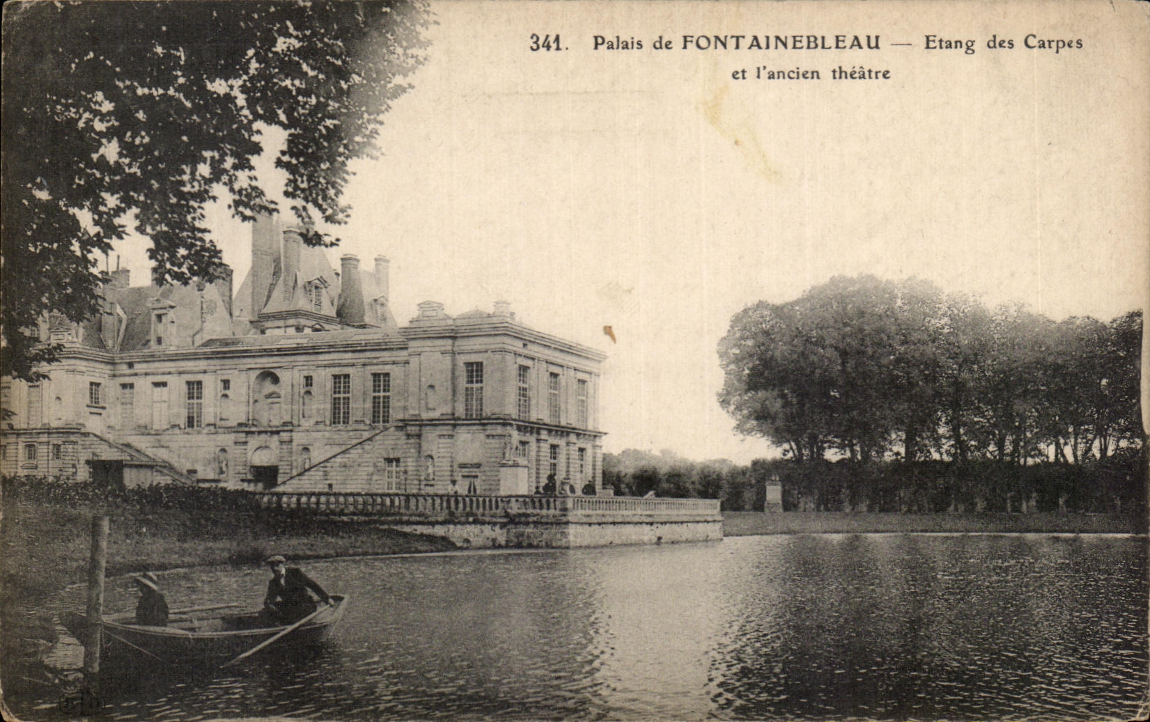 CPA Palais de Fontainebleau Etang des Carpes et I ancien theatre