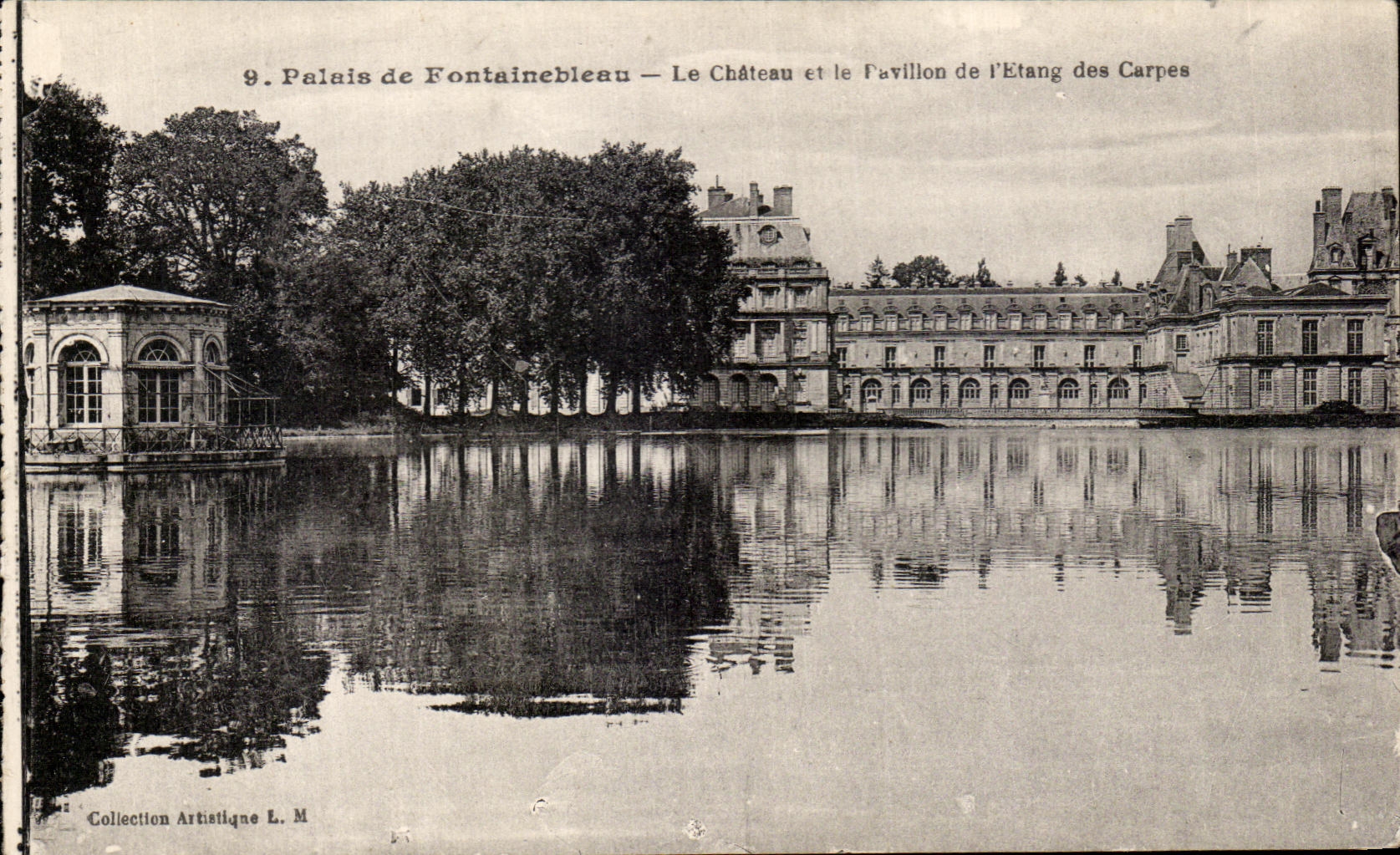 CPA Palais de Fontainebleau Le Chateau et le Pavillon de I Etang des Carpes