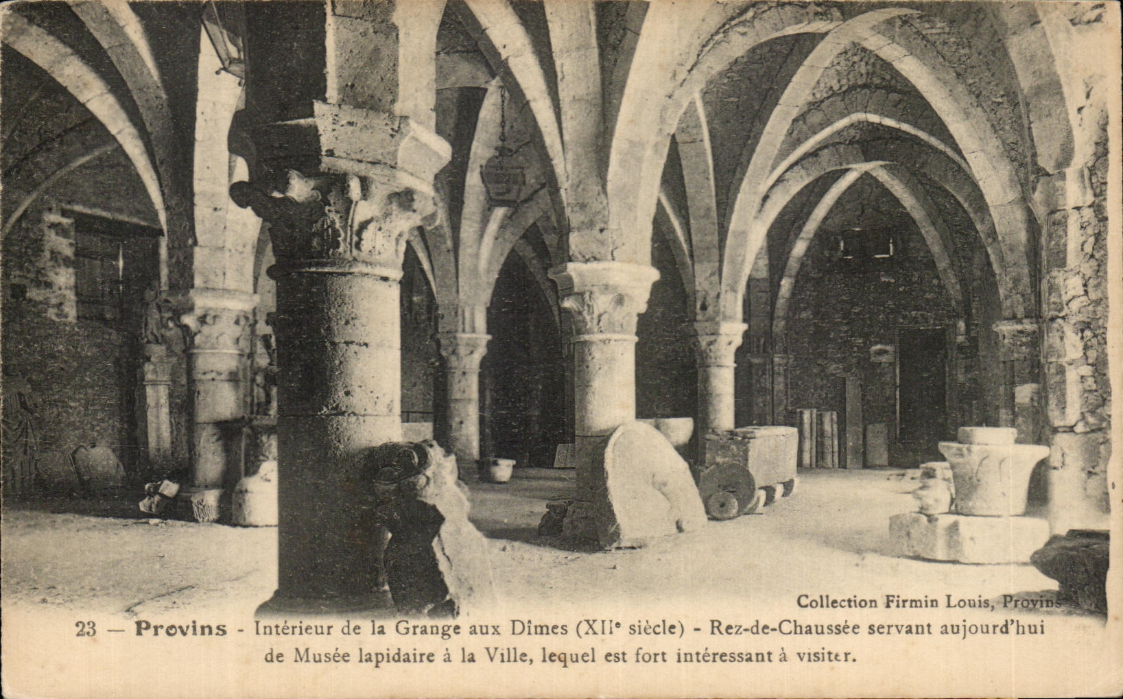 CPA acodo el interior de las ramas del granero en monedas de diez centavos