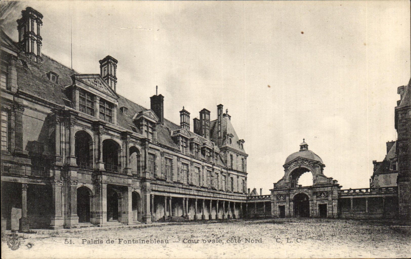 CPA Palais de Fontainebleau Cour ovale cote nord