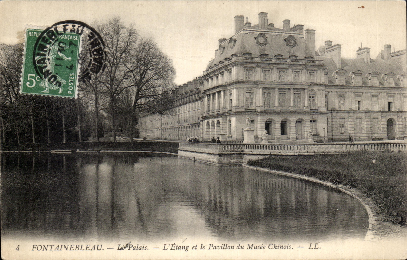 CPA Fontainebleau Le Palais L etang et le Pavillon du Musee Chinois