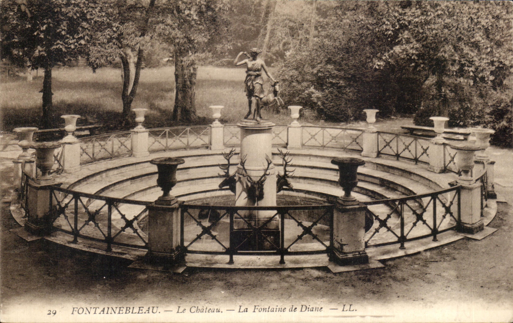 CPA Fontainebleau Le Chateau la Fontaine de Diane