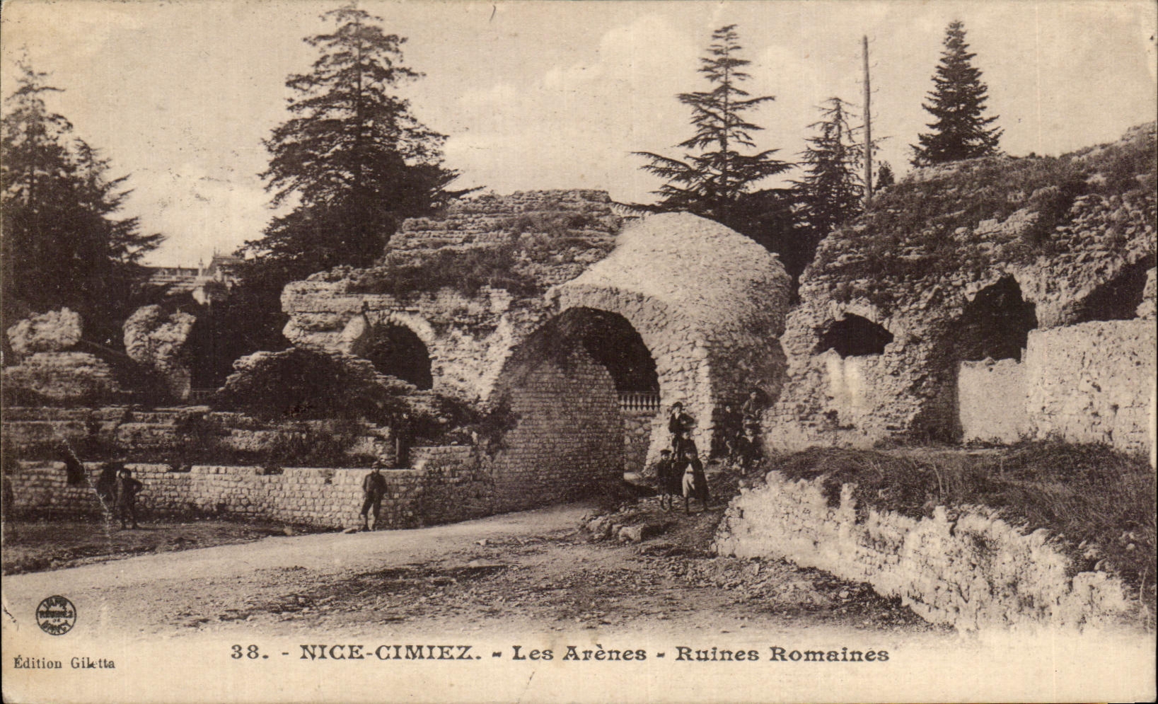 CPA Nice Cimiez Les Arenes Ruines Romaines Enfant