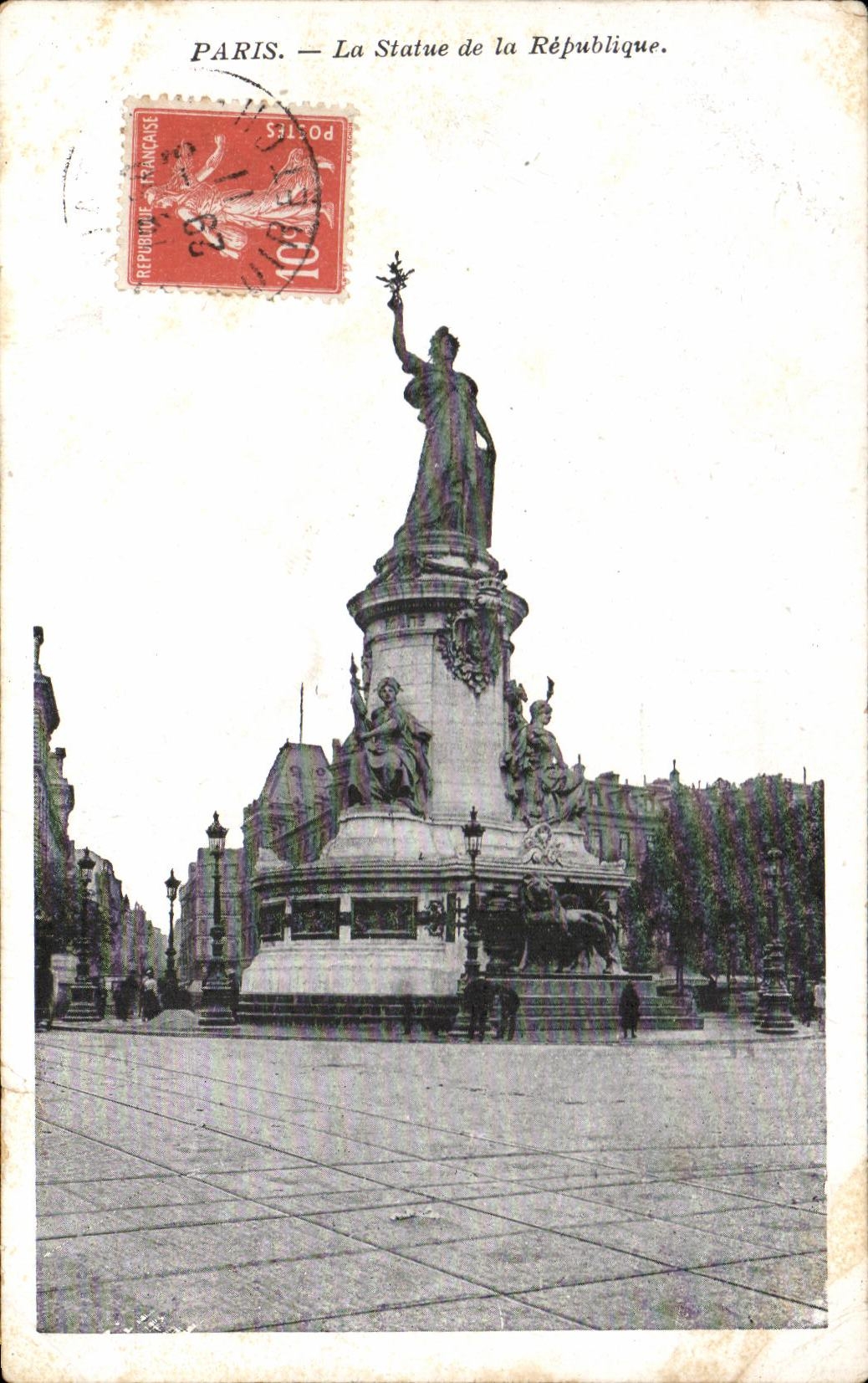 CPA Parais La Statue de la Republique