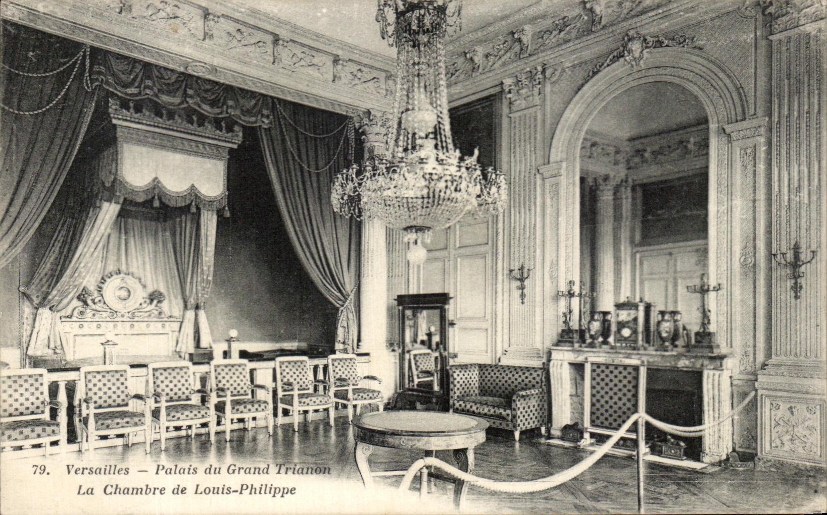 CPA Versailles Palais du Grand Trianon La Chambre de Louis Philippe