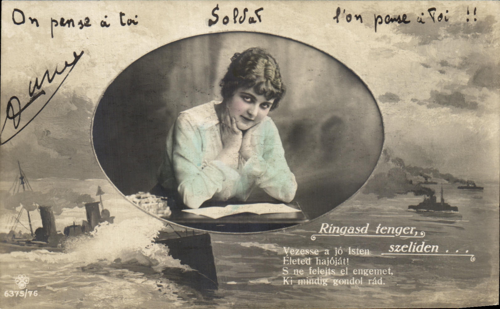 CPA Fantaisie Femme Ringasd tenger szeliden Bateaux Guerre Militaria 