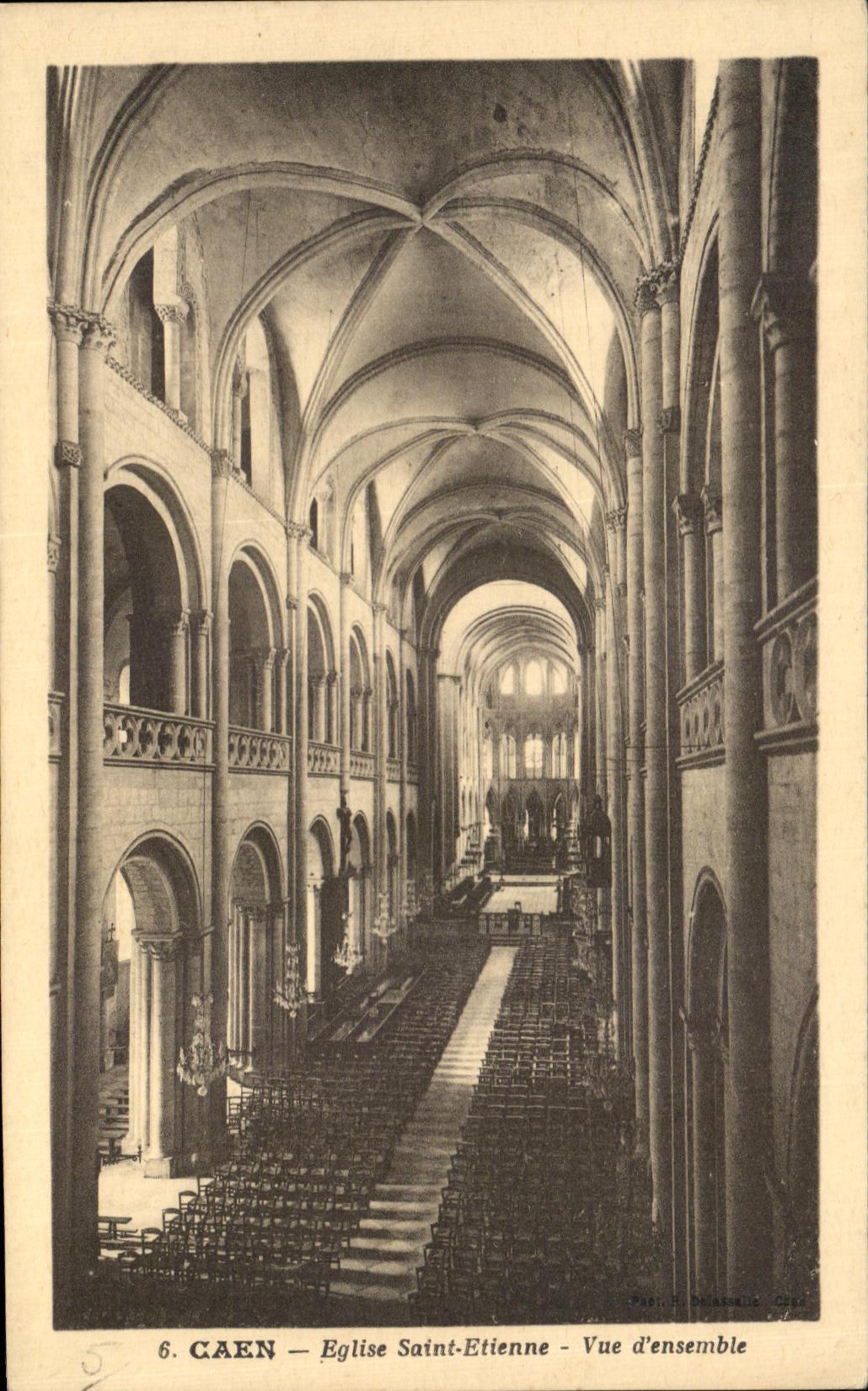 Iglesia Saint-E'tienne de CPA Caen vista junto