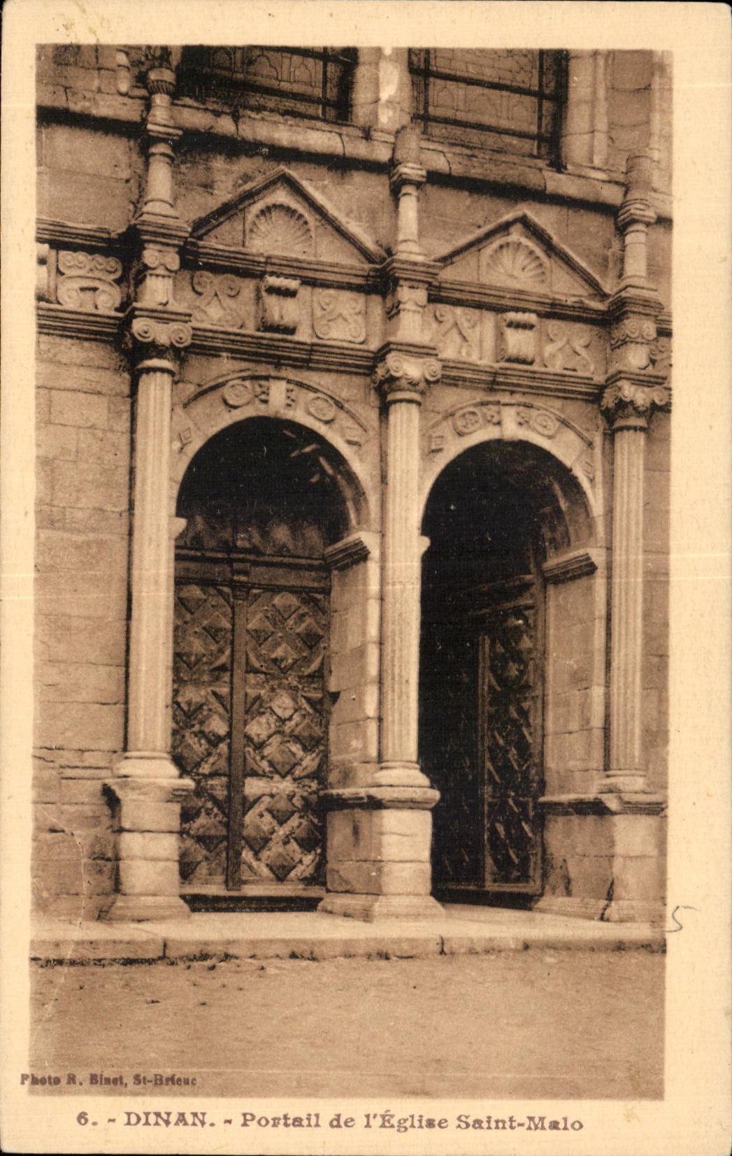 CPA Dinan Portail de I Eglise Saint Malo