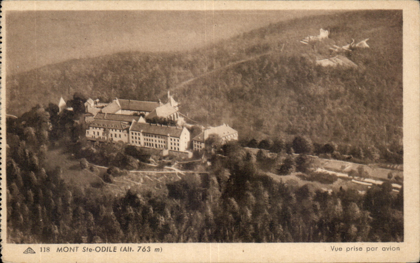 Montaje co de CPA Odile vista por del plano